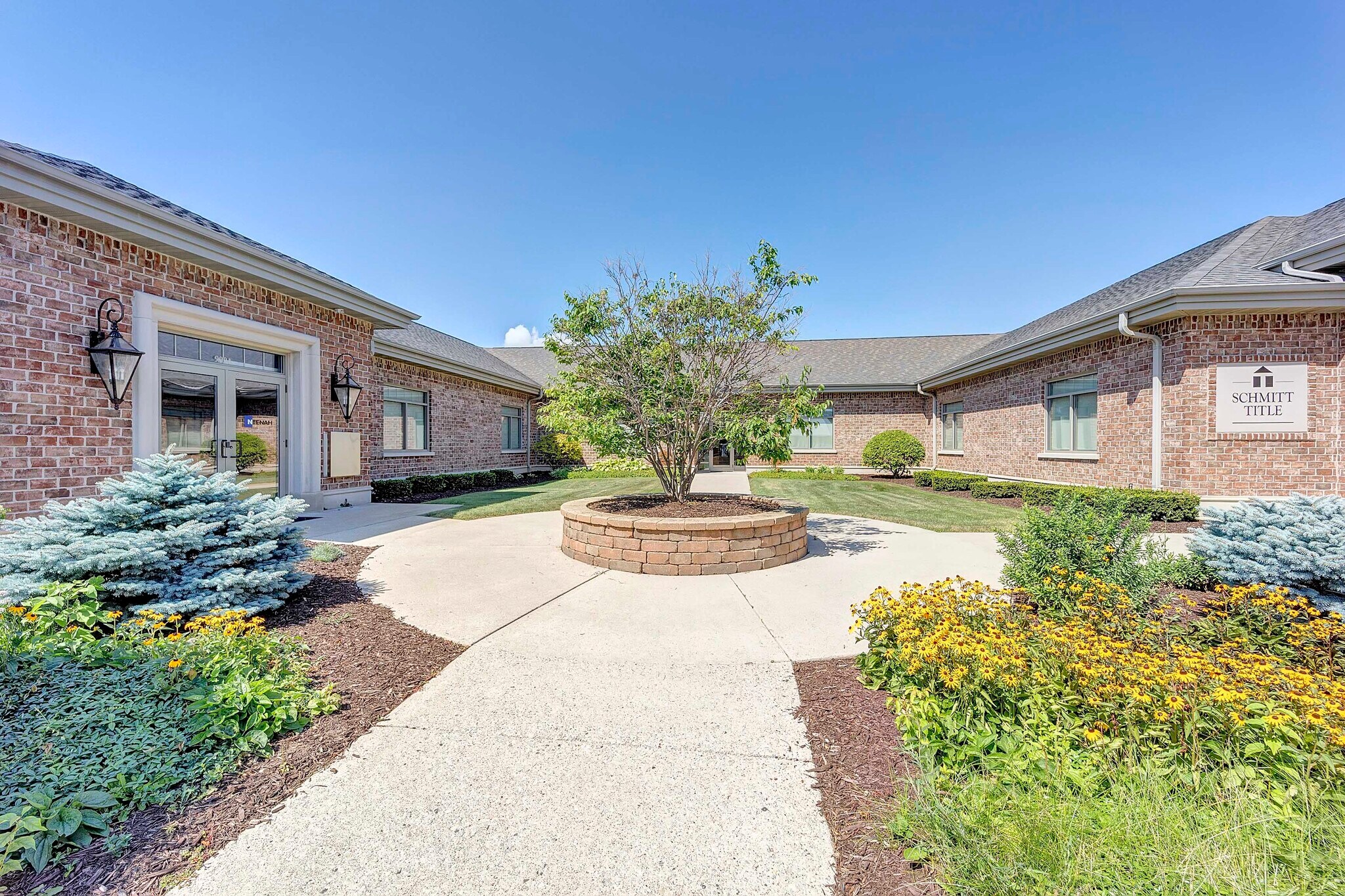 900 W College Ave, Appleton, WI 54914 Class A Office Building