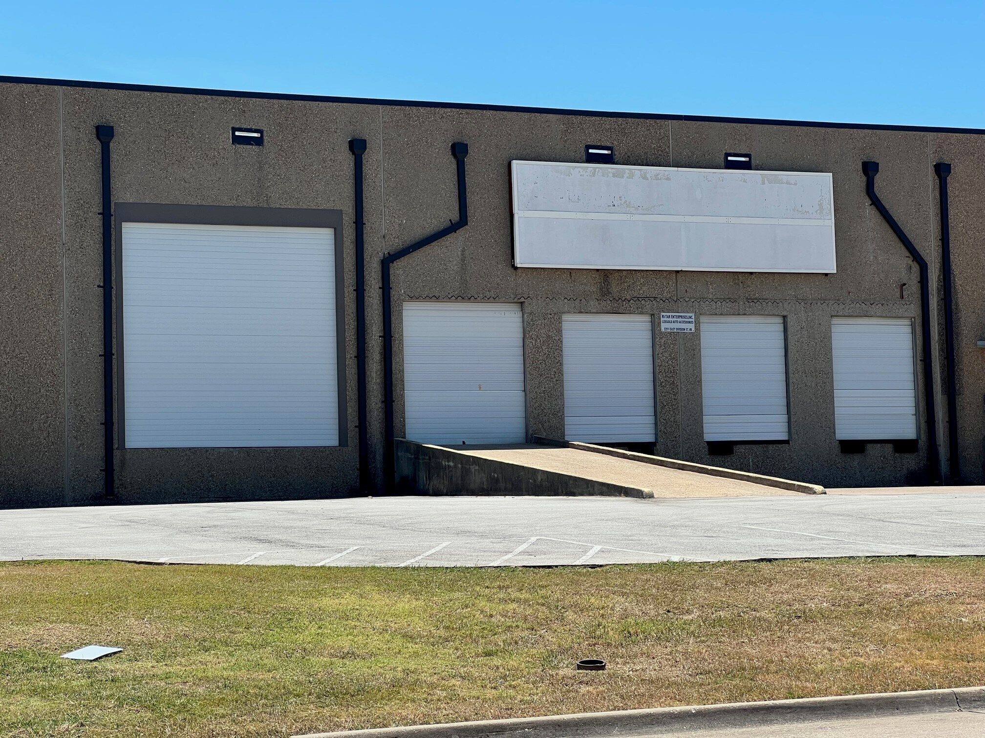 2251 E Division St, Arlington, TX for sale Building Photo- Image 1 of 1