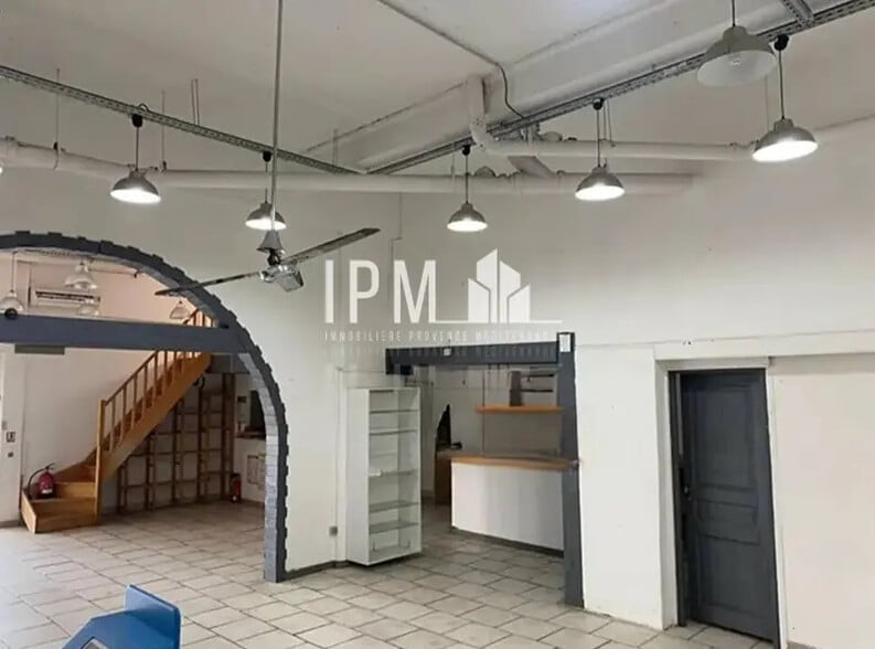 Retail in Hyères for lease - Interior Photo - Image 3 of 10