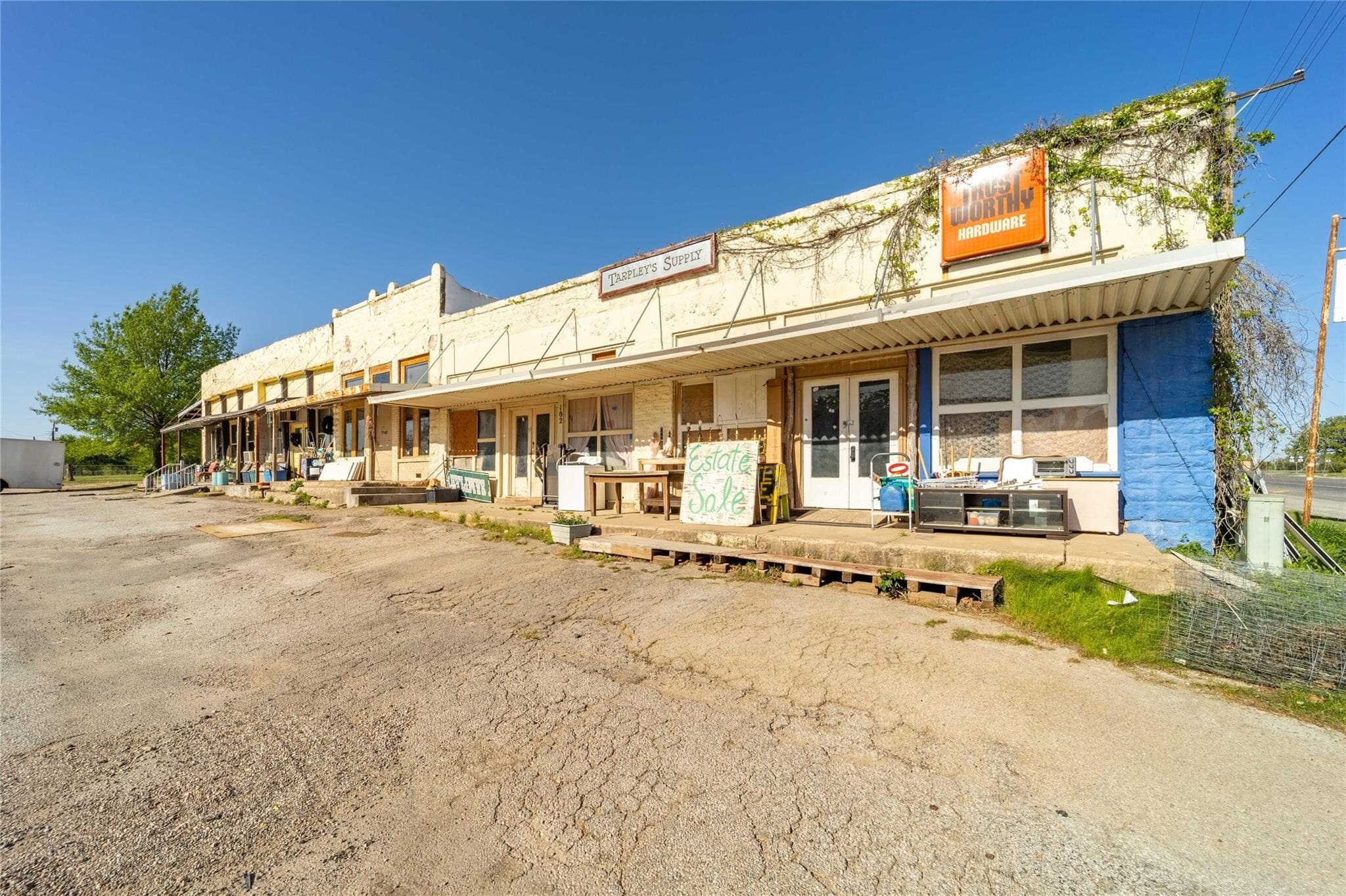 102 S Kickapoo ST, Lipan, TX for sale Primary Photo- Image 1 of 1