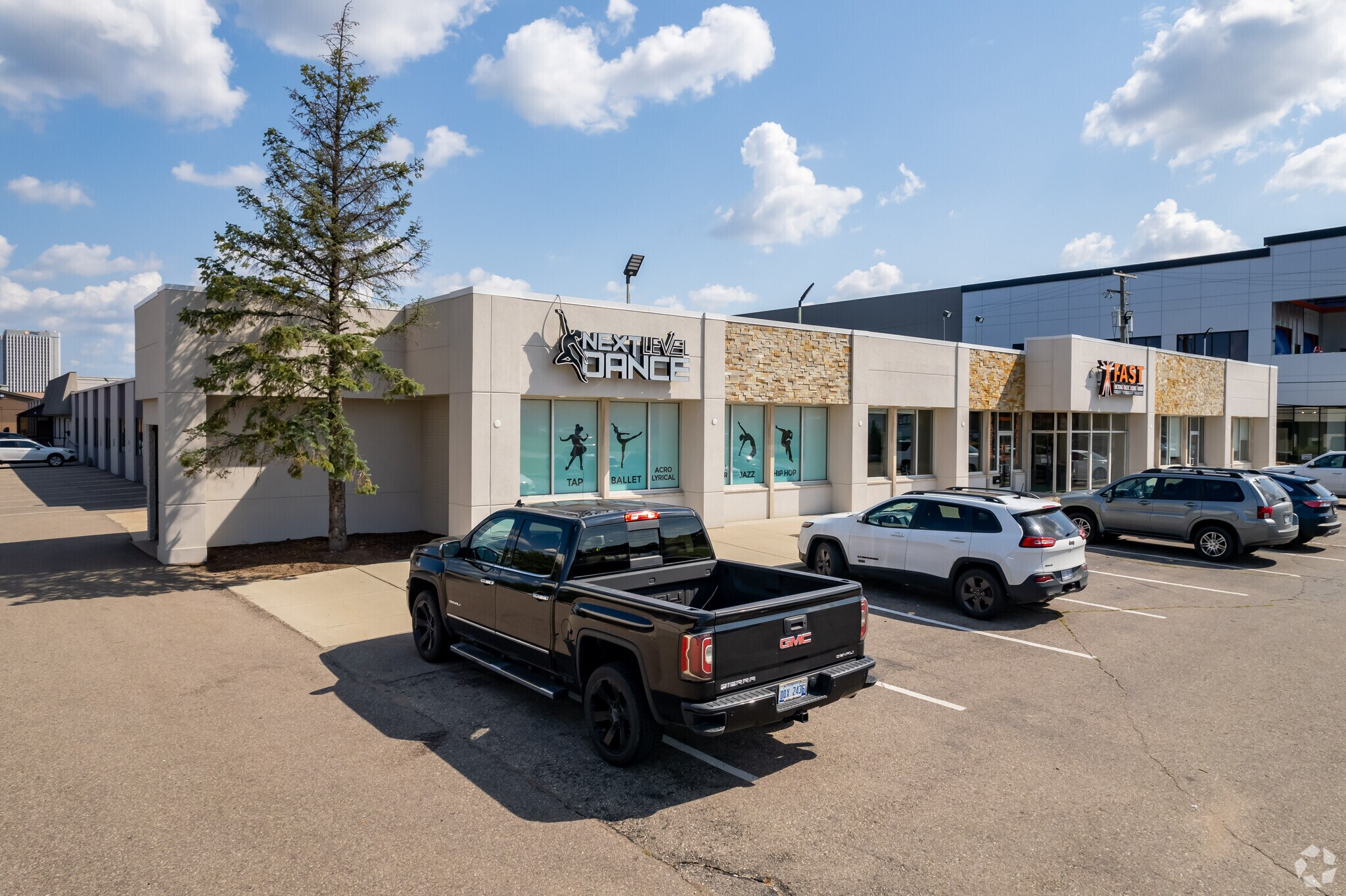 950 W Maple Rd, Troy, MI for sale Primary Photo- Image 1 of 1