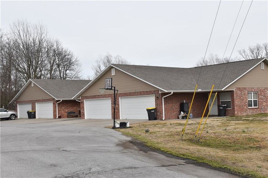 2576 N Center St, Fayetteville, AR for sale - Primary Photo - Image 1 of 1