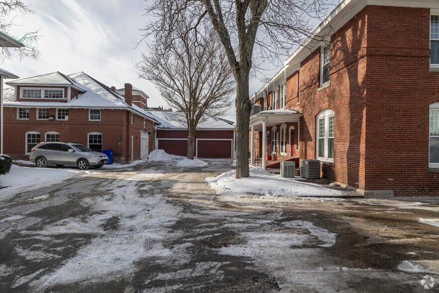 41 Brook St, Manchester, NH for lease - Building Photo - Image 2 of 7