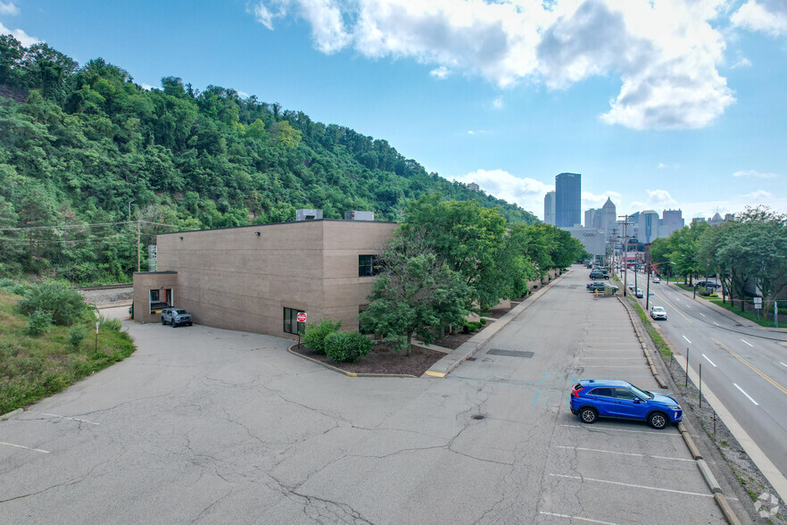 2200-2214 Liberty Ave, Pittsburgh, PA for lease - Building Photo - Image 3 of 6