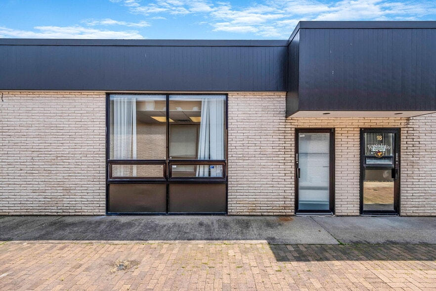 152 Islip Ave, Islip, NY for lease - Building Photo - Image 3 of 8