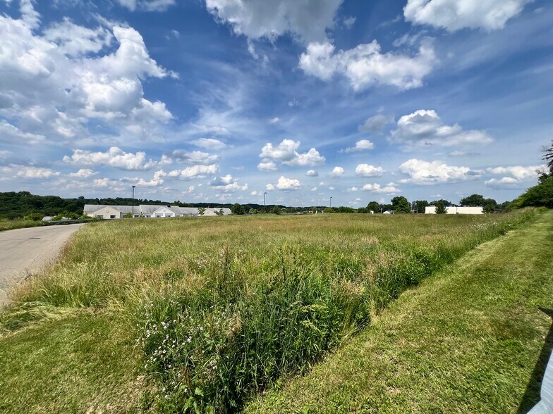 101 Fairfield Ln, Butler, PA for sale - Building Photo - Image 2 of 9