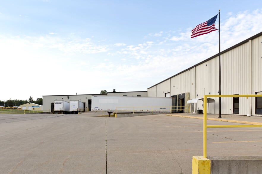 1731 Industrial Pky, Marinette, WI for sale - Primary Photo - Image 1 of 1