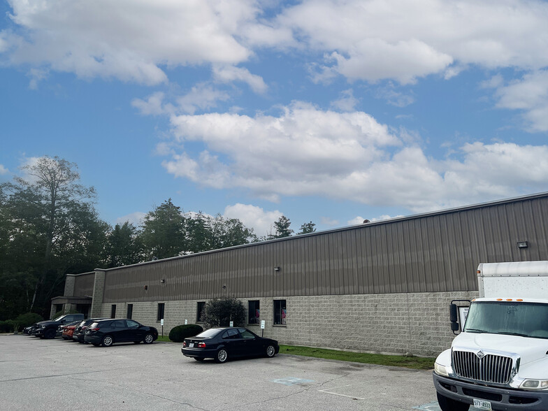 340 Commerce Way, Pembroke, NH for lease - Building Photo - Image 1 of 8