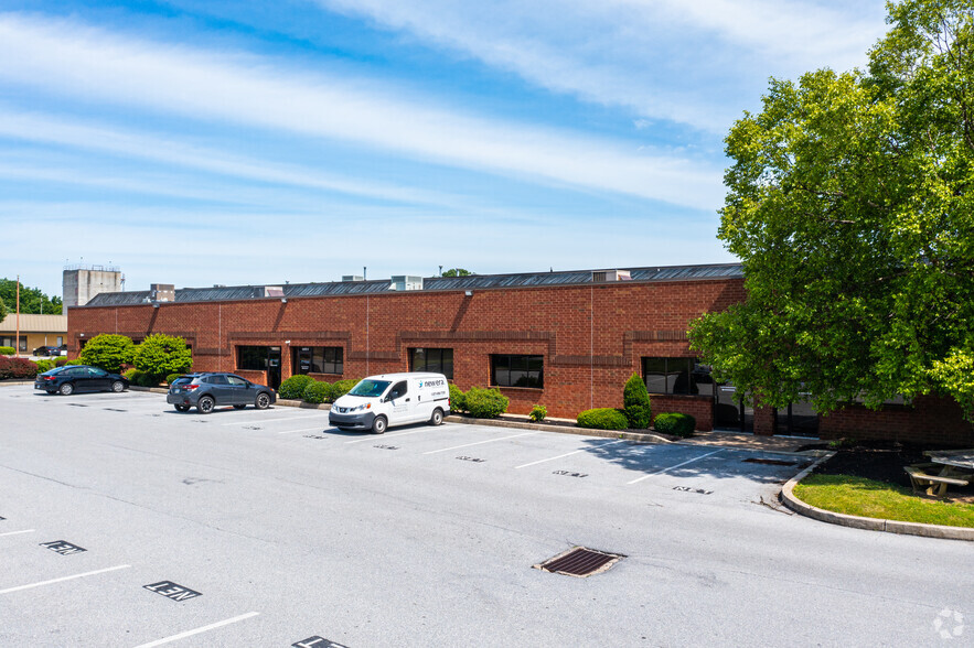 208 Carter Dr, West Chester, PA for lease - Building Photo - Image 3 of 8