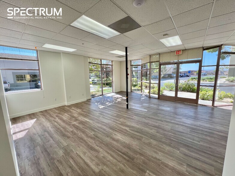 26465 Summit Cir, Santa Clarita, CA for lease - Building Photo - Image 3 of 19