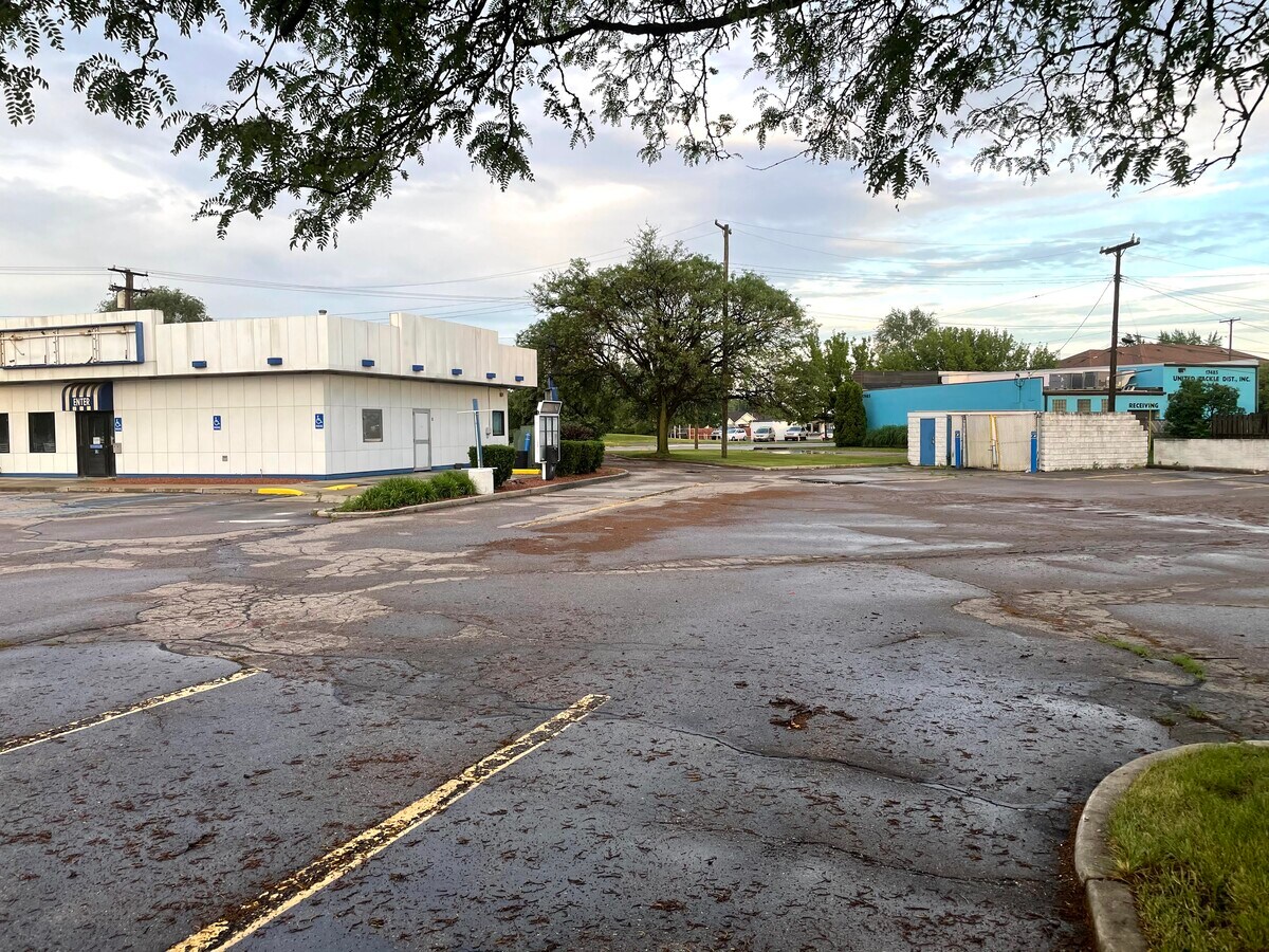 17431 Dix Rd, Melvindale, MI 48122