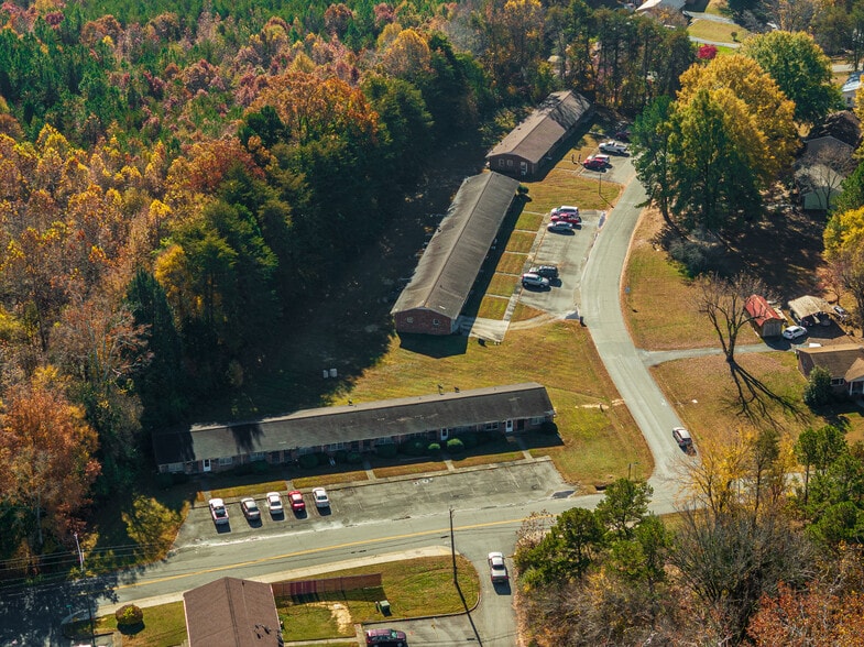 1025 Harris Dr, South Boston, VA for sale - Building Photo - Image 2 of 25