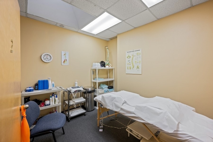 2201-2211 Merrick Rd, Merrick, NY for lease Interior Photo- Image 1 of 6
