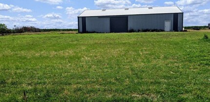 377 Partnership Rd, Seguin, TX for lease Building Photo- Image 2 of 9