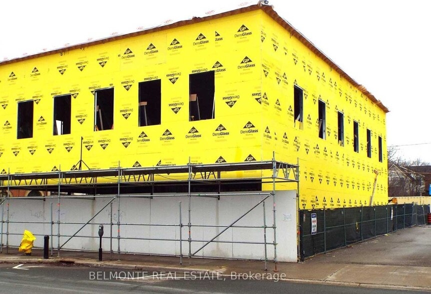 124 Brock St N, Whitby, ON for lease - Building Photo - Image 2 of 2