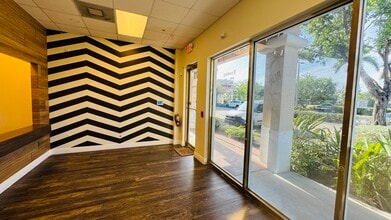 951 Sansburys Way, West Palm Beach, FL for lease Interior Photo- Image 2 of 8