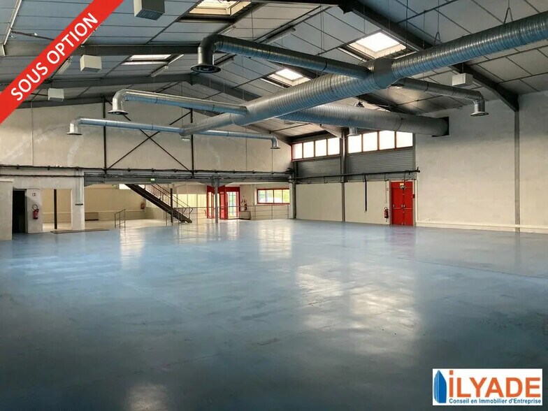 Industrial in Bouc-Bel-Air for lease - Interior Photo - Image 1 of 7