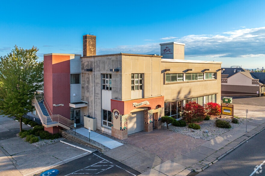 1330 E Superior St, Duluth, MN for lease - Building Photo - Image 2 of 10