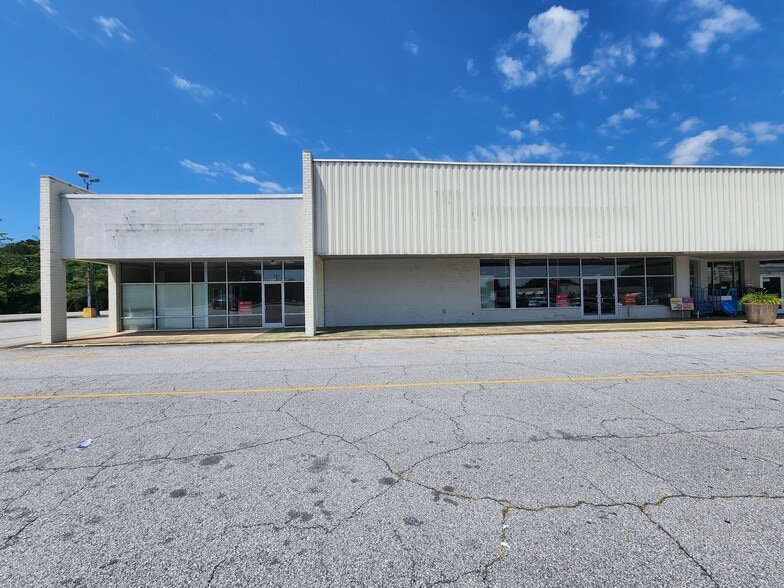 1301-1349 W Floyd Baker Blvd, Gaffney, SC for lease - Building Photo - Image 2 of 34