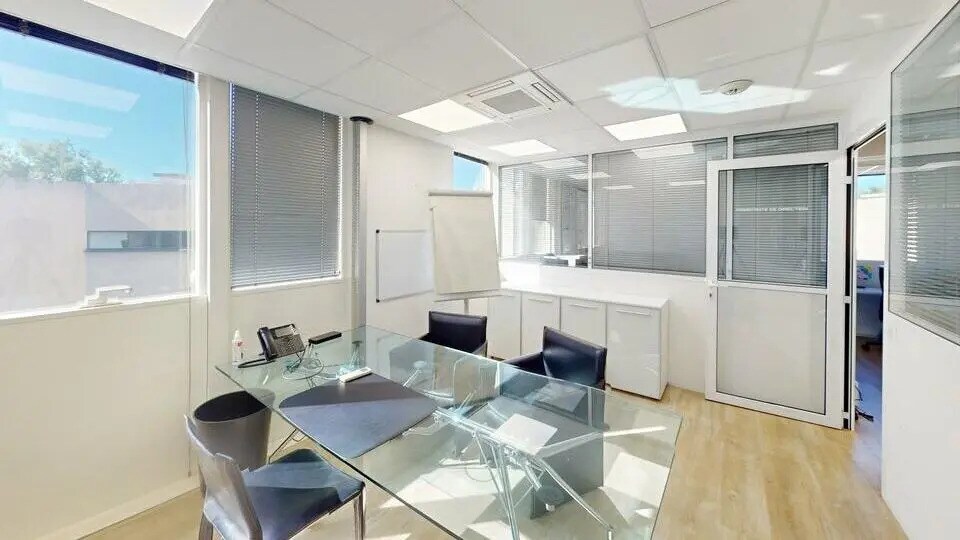 Office in Saint-Raphaël for lease Building Photo- Image 1 of 11