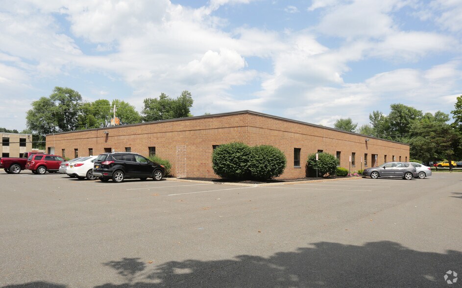 1 Northway Ln, Colonie, NY for sale - Primary Photo - Image 1 of 1