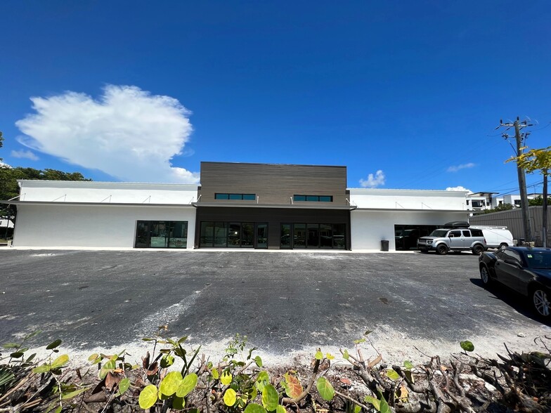 170 10th St N, Naples, FL for lease - Building Photo - Image 1 of 17