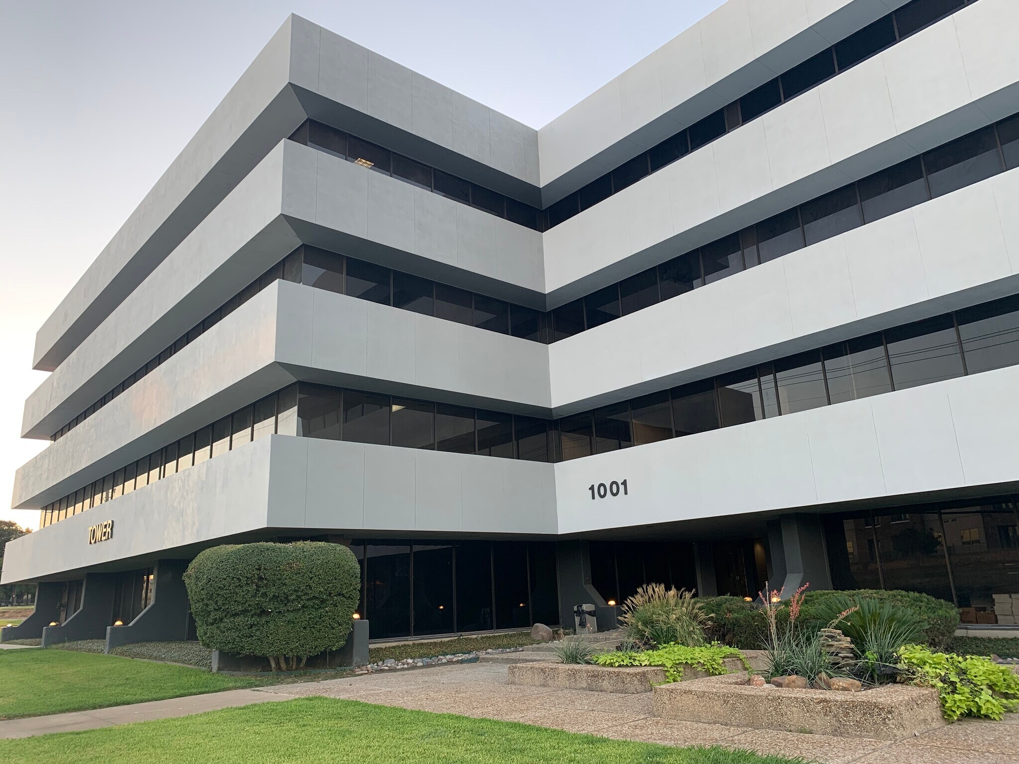 1001 W Euless Blvd, Euless, TX 76040 Office for Lease