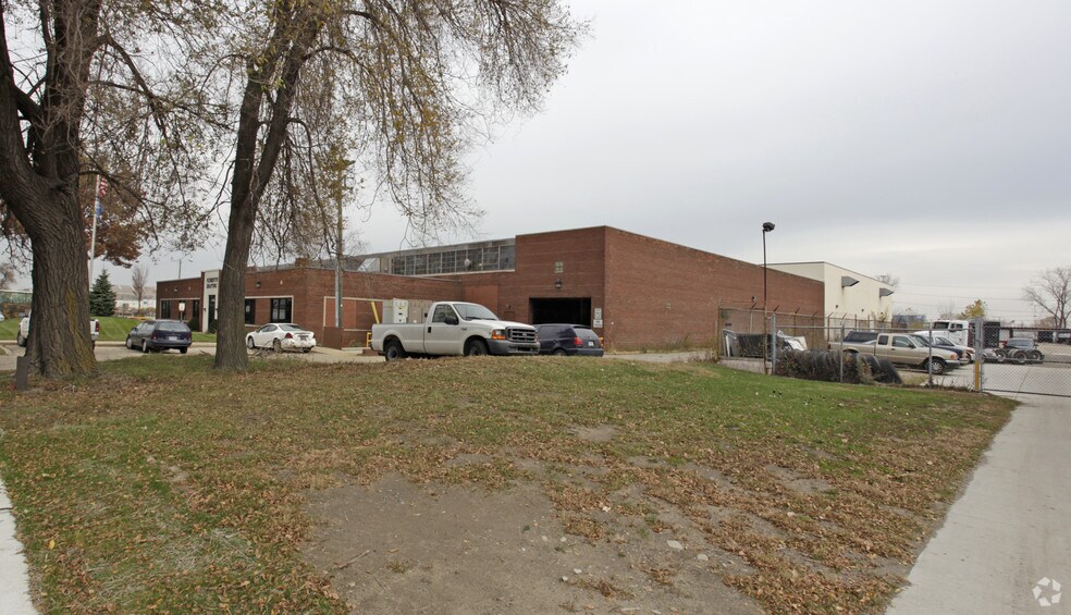 21750 Hoover Rd, Warren, MI for sale - Primary Photo - Image 1 of 1