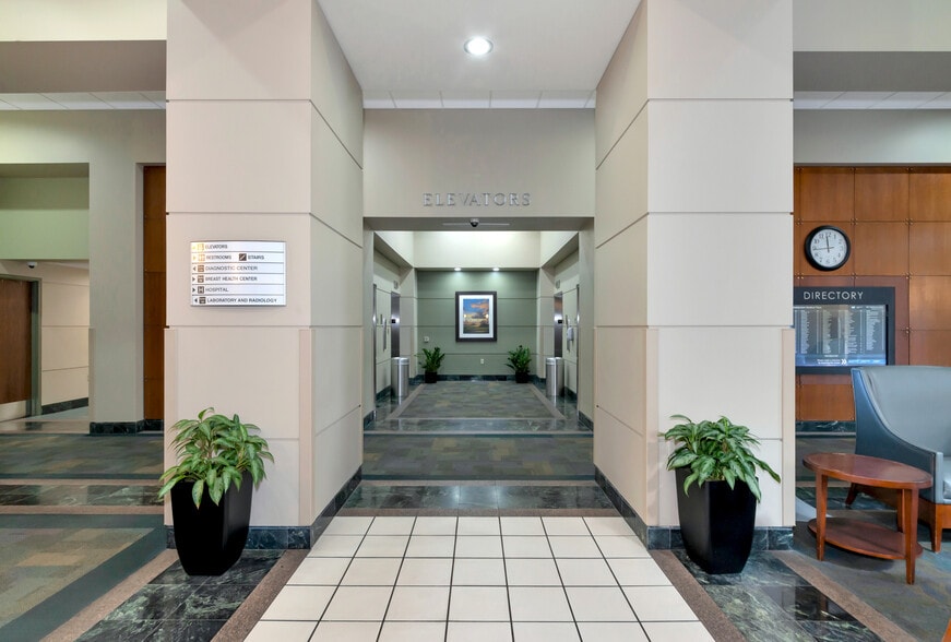 1921 Waldemere St, Sarasota, FL for lease - Lobby - Image 3 of 19