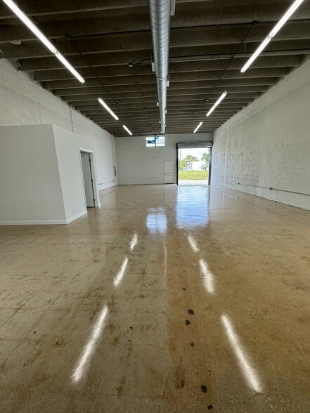 5700 NE 4th Ave, Miami, FL for lease - Interior Photo - Image 1 of 7