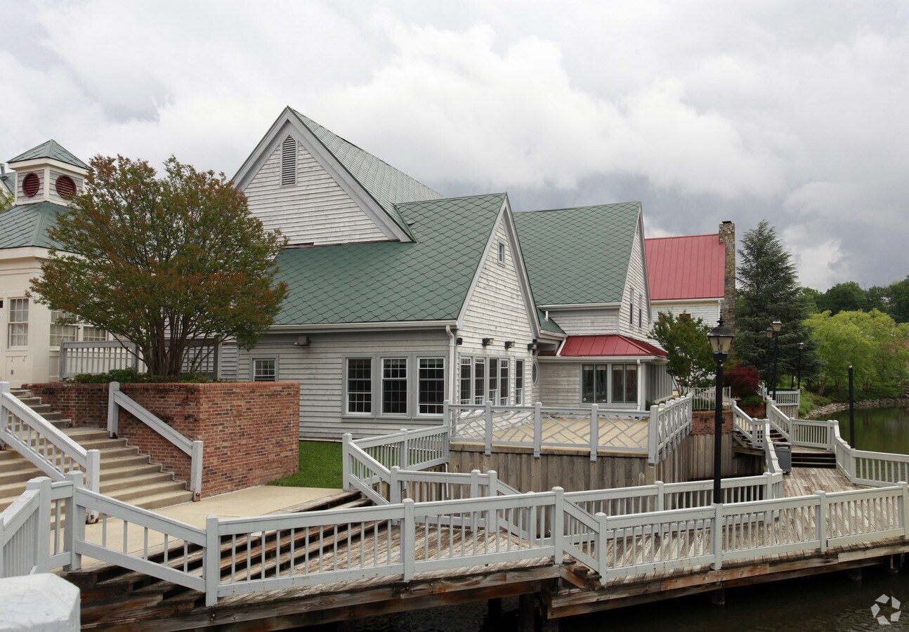 2233 Tacketts Mill Dr, Woodbridge, VA 22192