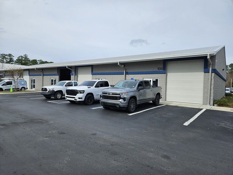 7240 Golden Wings Rd, Jacksonville, FL for lease - Building Photo - Image 2 of 7