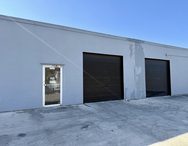 7218-7234 Eckhert Rd, San Antonio, TX for lease - Building Photo - Image 2 of 7