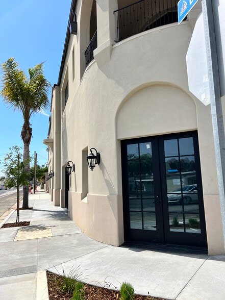 1571 E Main St, Ventura, CA for lease - Building Photo - Image 3 of 5