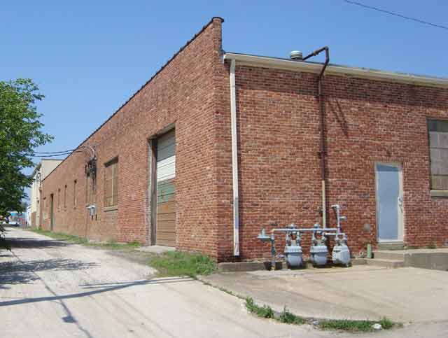 2035 SW Western Ave, Topeka, KS for lease - Building Photo - Image 2 of 3