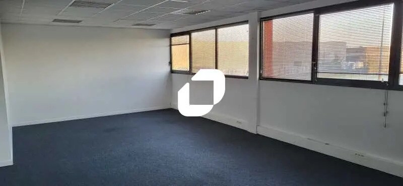 Office in Mérignac for lease - Interior Photo - Image 2 of 3