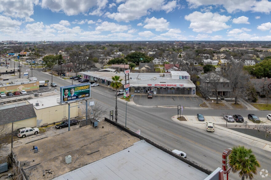 1613 Fredericksburg Rd, San Antonio, TX for lease - Aerial - Image 2 of 10