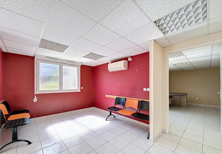 15 Allée Du Château, Mions for sale - Interior Photo - Image 2 of 9