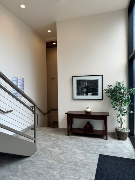 888 W 2nd St, Reno, NV for lease - Interior Photo - Image 2 of 35