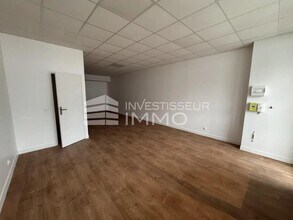 Office in Serris for lease Interior Photo- Image 2 of 3