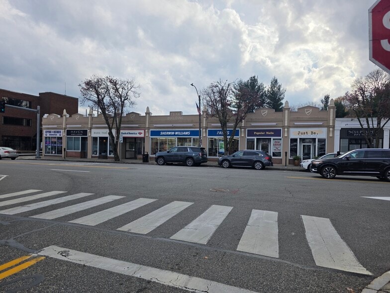 1072 Great Plain Ave, Needham, MA for lease - Building Photo - Image 2 of 4