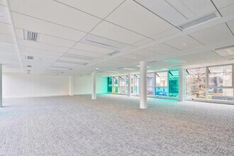 Office in Vélizy-Villacoublay for lease Interior Photo- Image 2 of 7
