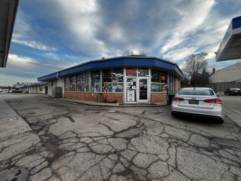 1645 Washtenaw Ave, Ypsilanti, MI 48197 Mobil Gas Station & Car Wash