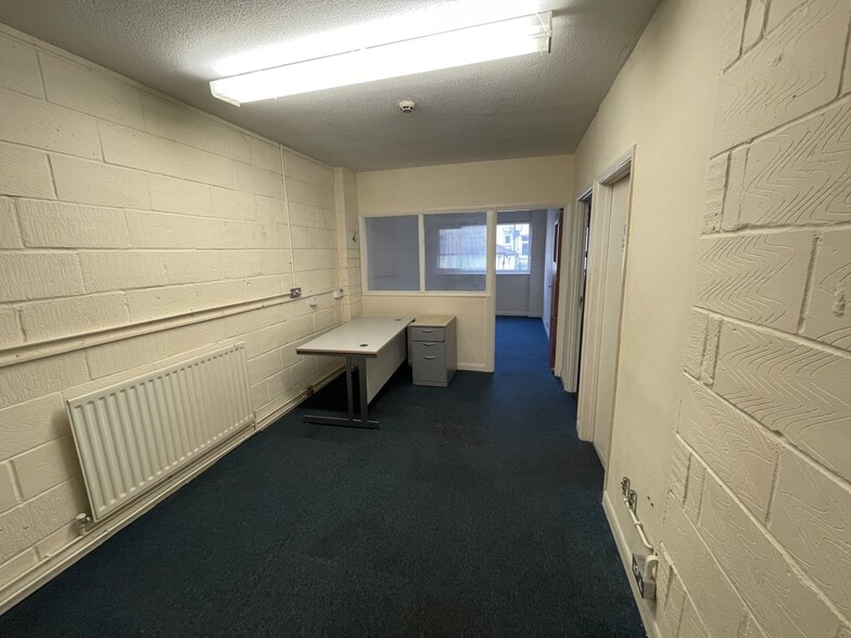 Sebastopol Rd, Aldershot for lease - Building Photo - Image 2 of 4