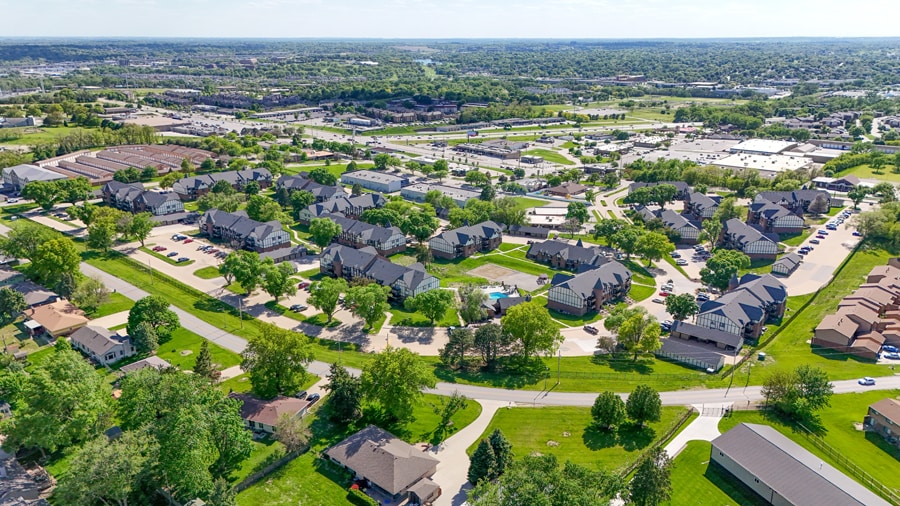 10505 Evans Plz, Omaha, NE for sale - Building Photo - Image 2 of 17