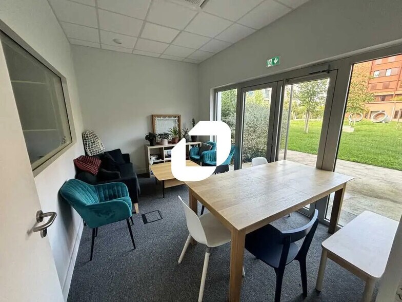 Office in Bordeaux for lease - Interior Photo - Image 2 of 7