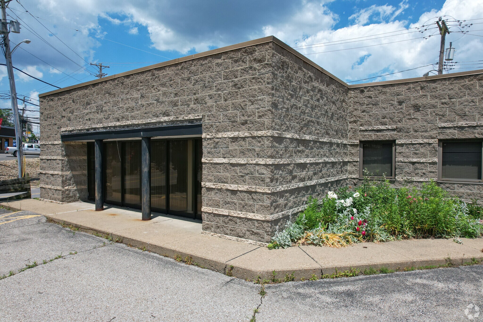 596 Pine Hollow Rd, McKees Rocks, PA for sale Building Photo- Image 1 of 1