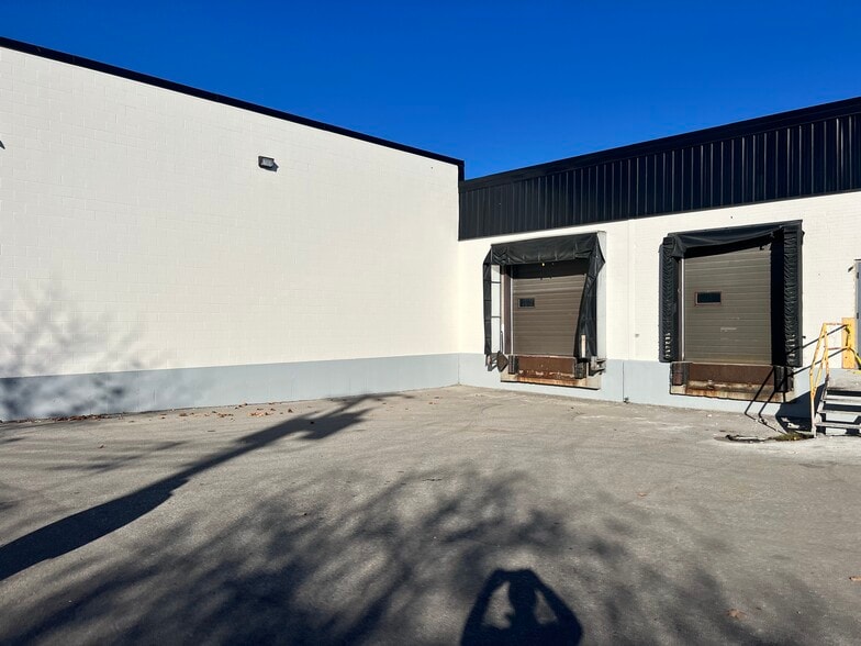 44 Apex Rd, Toronto, ON for lease - Building Photo - Image 2 of 7