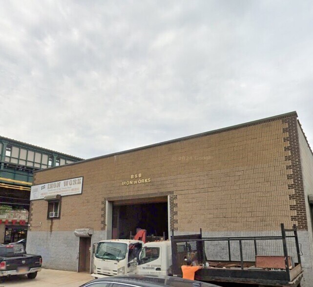 51 Gravesend Neck Rd, Brooklyn, NY for sale - Building Photo - Image 1 of 1