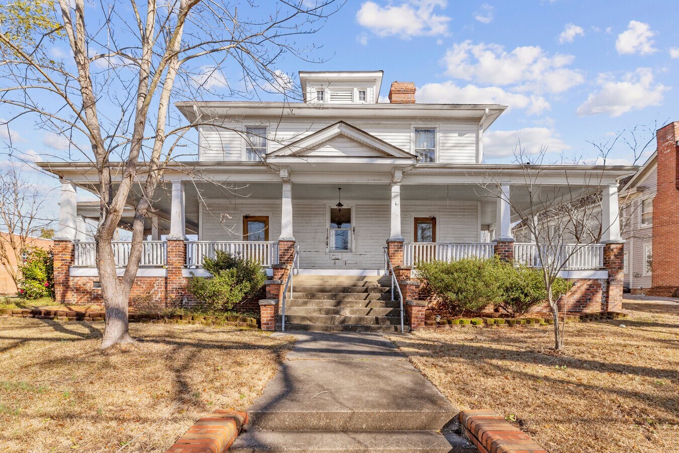 118 Hawkins Ave, Sanford, NC 27330